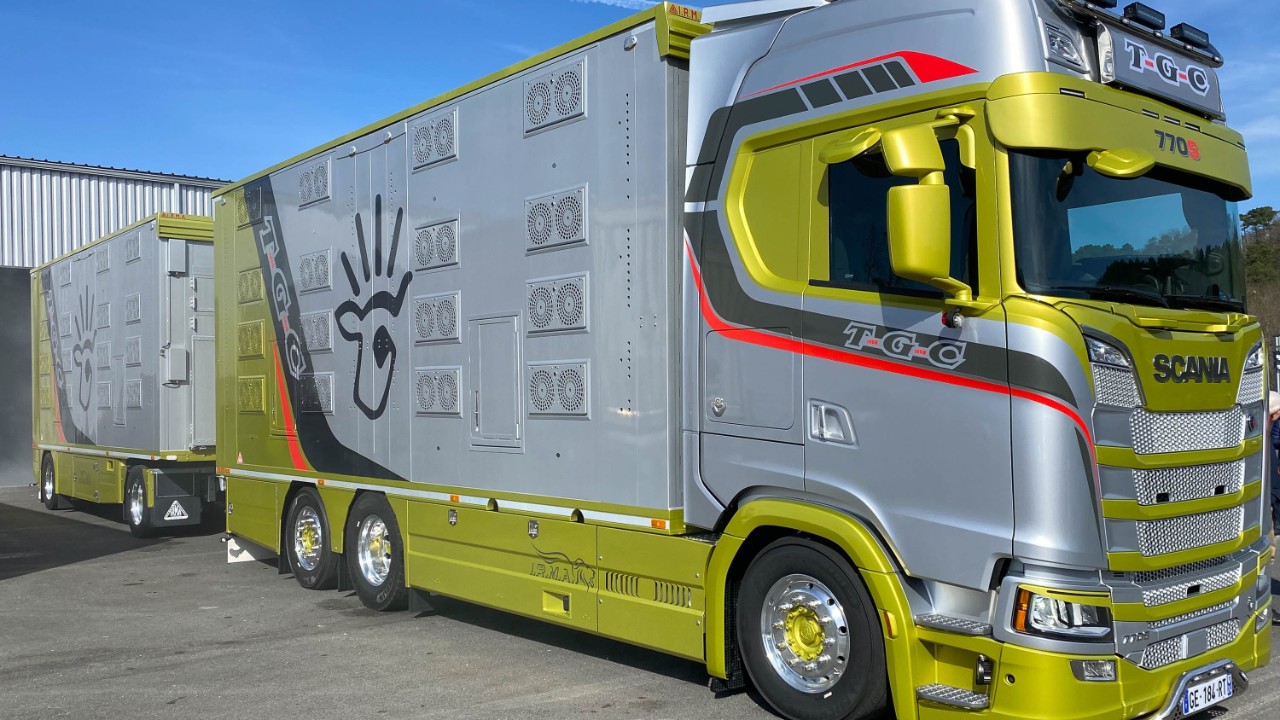 Scania Aquitaine livre une bétaillère exceptionnelle  aux Transports Gargaud Christophe