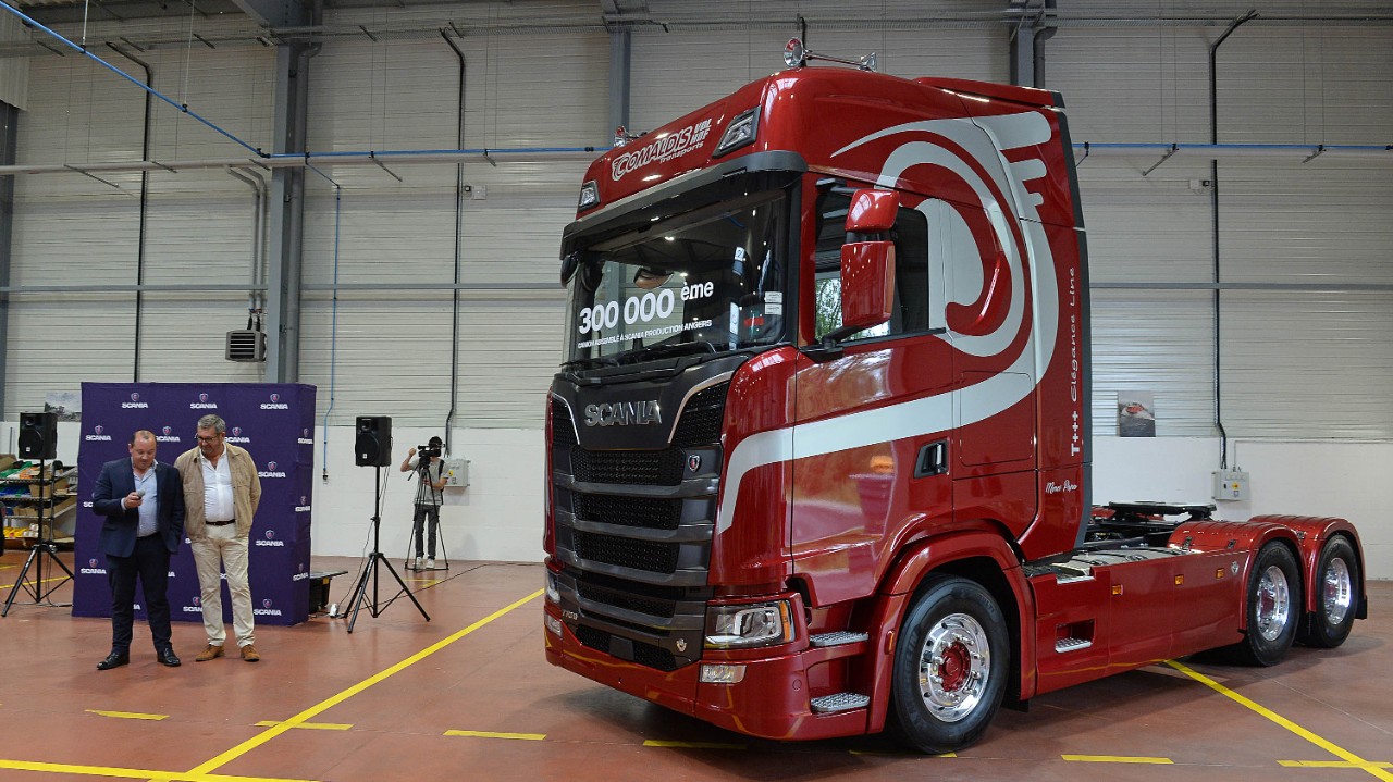 Scania France livre le 300 000e camion produit par l’usine Scania d’Angers