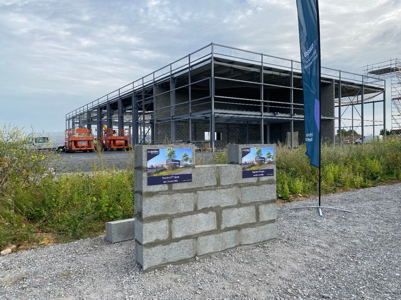 Pose de la 1ère pierre du futur site Scania Normandie de Caen