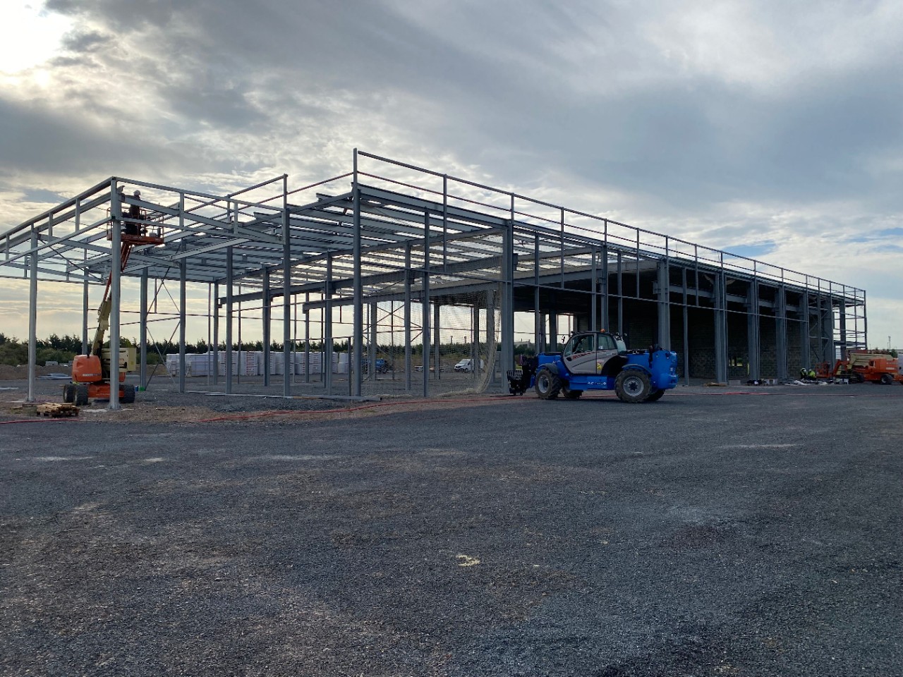 Pose de la 1ère pierre du futur site Scania Normandie de Caen