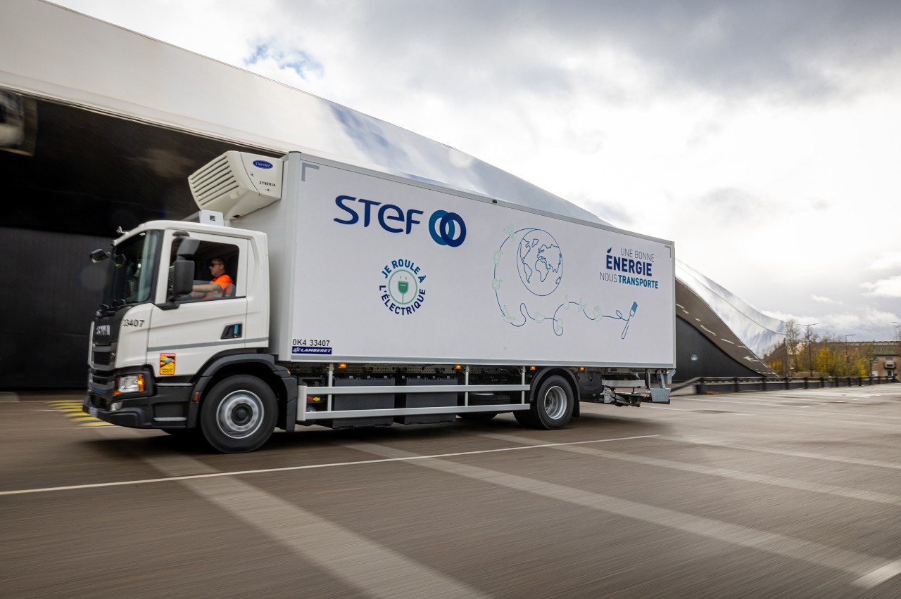 Scania livre un véhicule 100 % électrique au Groupe STEF
