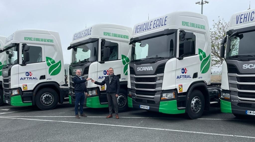 Scania livre cinq tracteurs gaz à AFTRAL