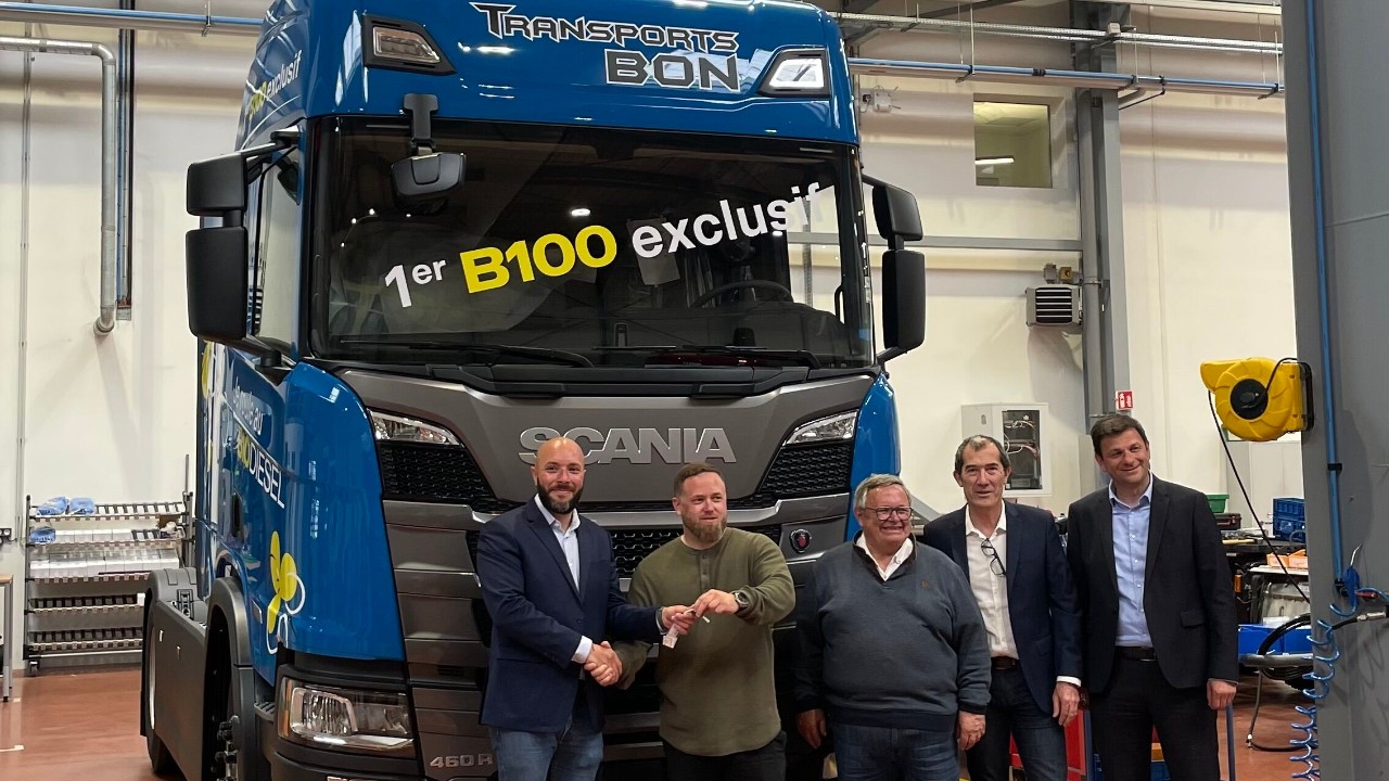 Scania livre le premier véhicule B100 Exclusif français aux Transports Bon