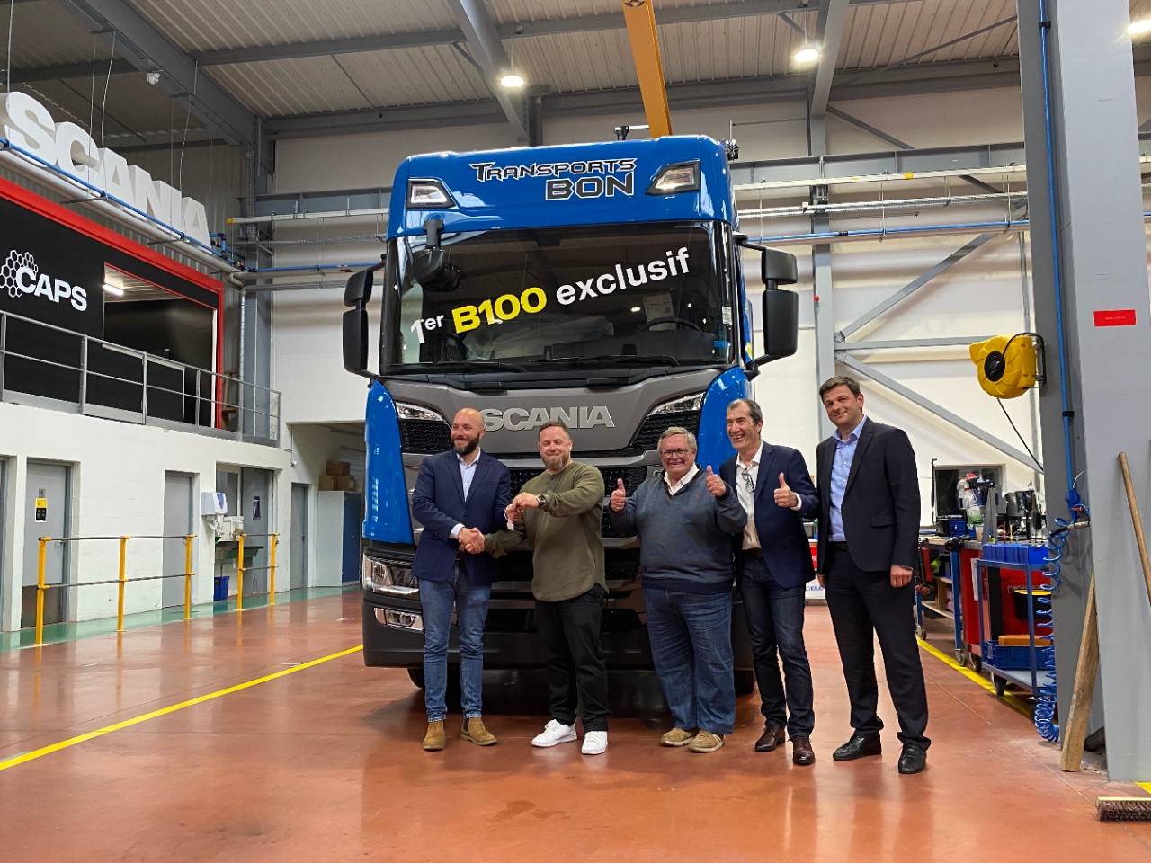 Scania livre le premier véhicule B100 Exclusif français aux Transports Bon