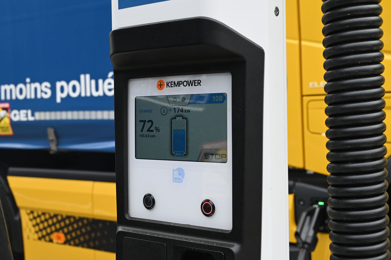Erinion France livre sa première station de recharge électrique en France chez Hager Group