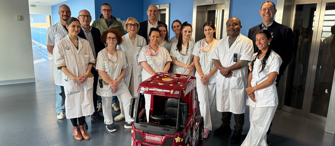 Scania adoucit le quotidien des jeunes patients avec l’opération « Un camion pour des sourires »