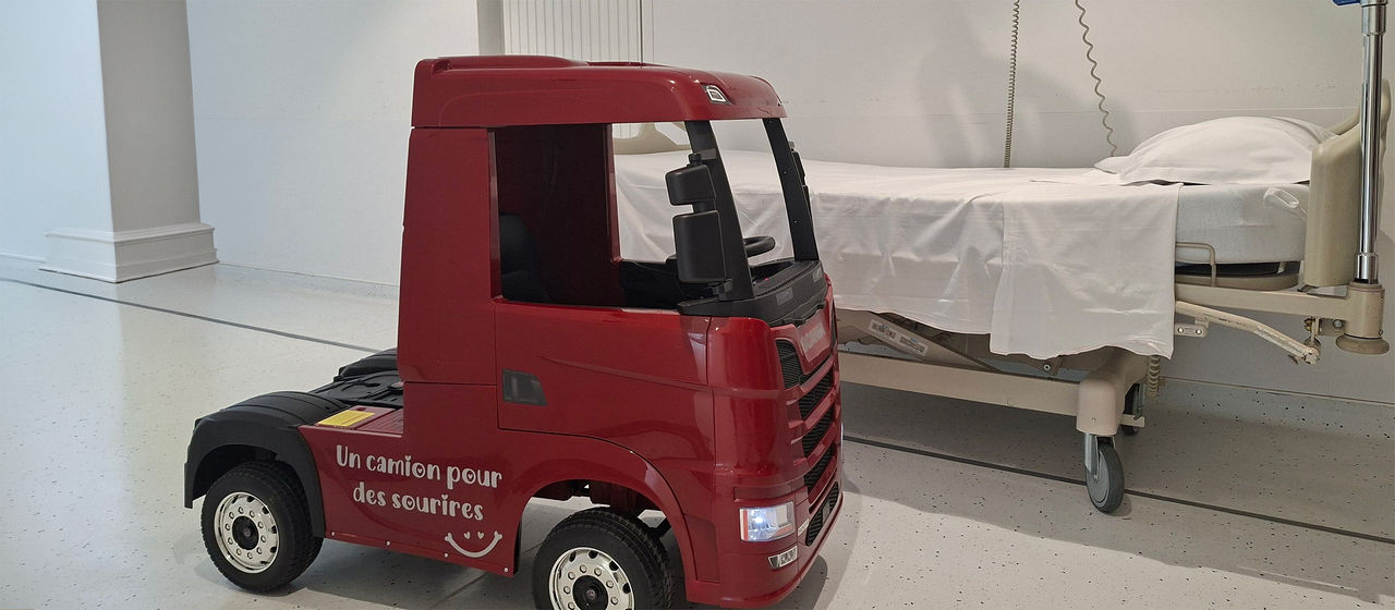 Scania adoucit le quotidien des jeunes patients avec l’opération « Un camion pour des sourires »