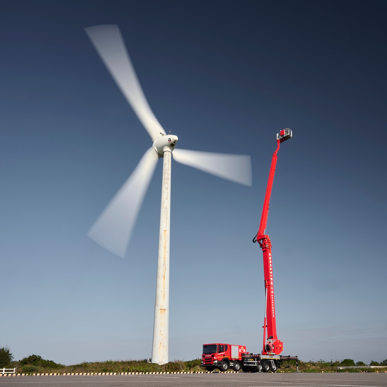 Scania P 450 10x4 rear-steer aerial platform for wind turbine maintenance