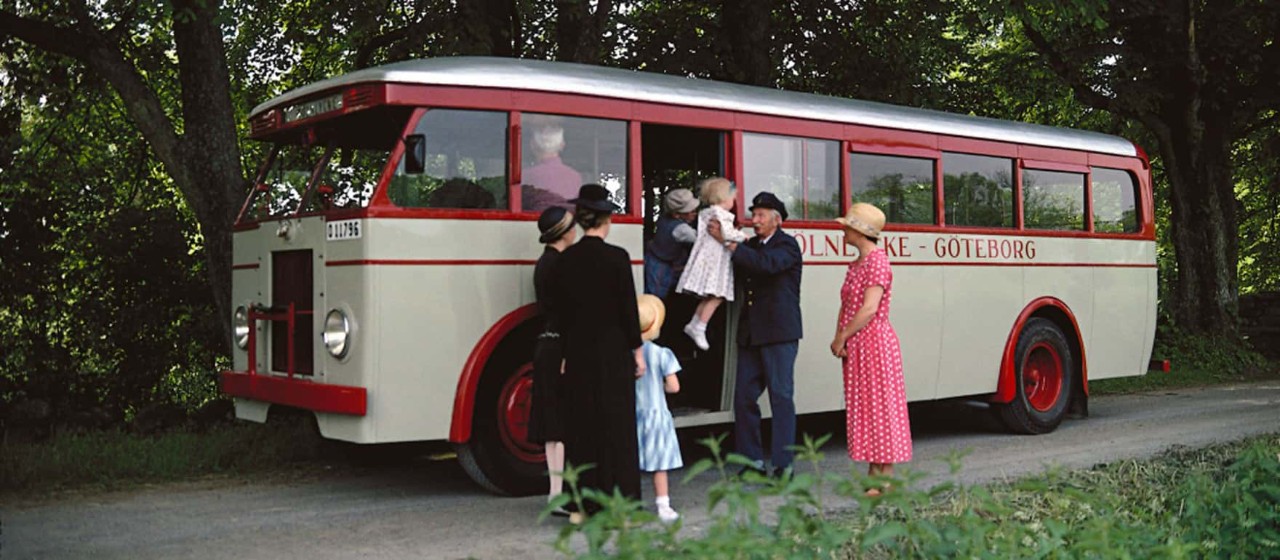 1932: First forward-control “Bulldog” bus