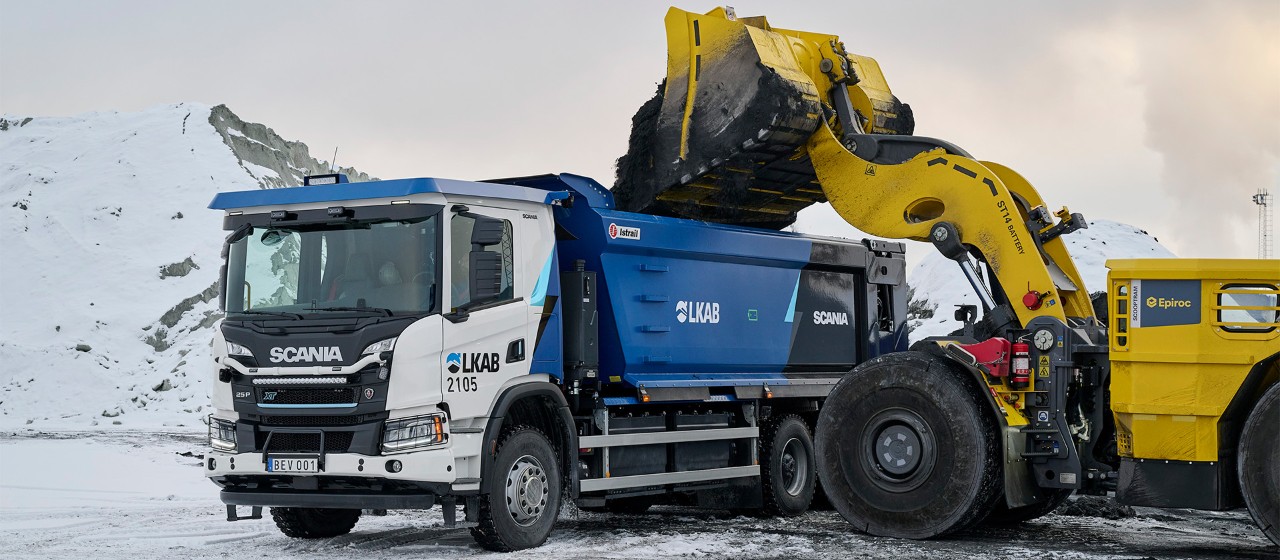 Electric mining truck