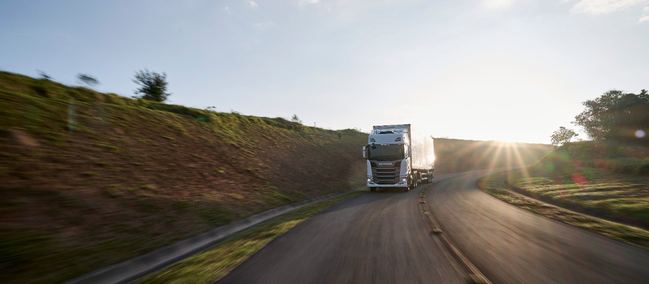 Scania 560 R 6x4 Highline general cargo transport on a road in Brazil.