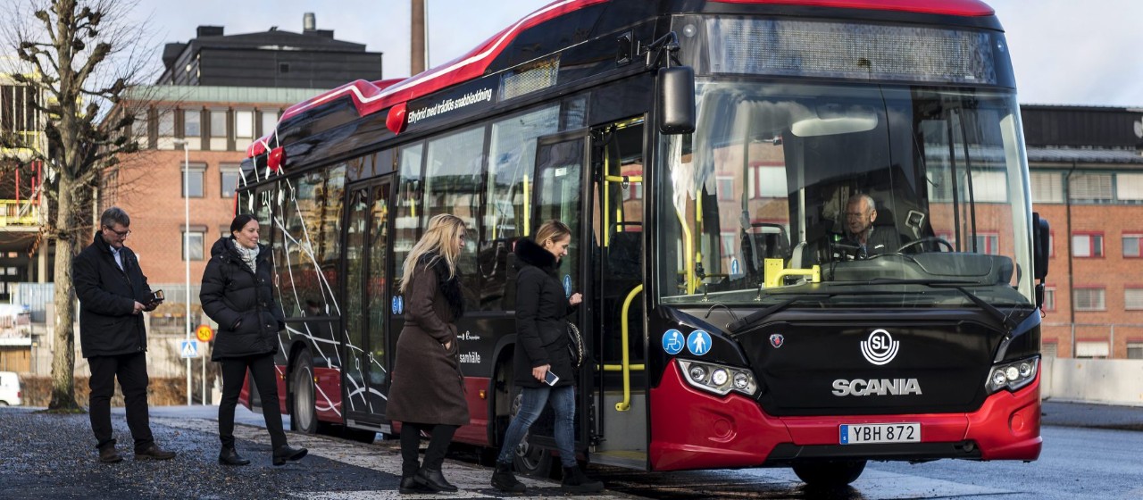 Scania tests fast wireless charging in urban traffic