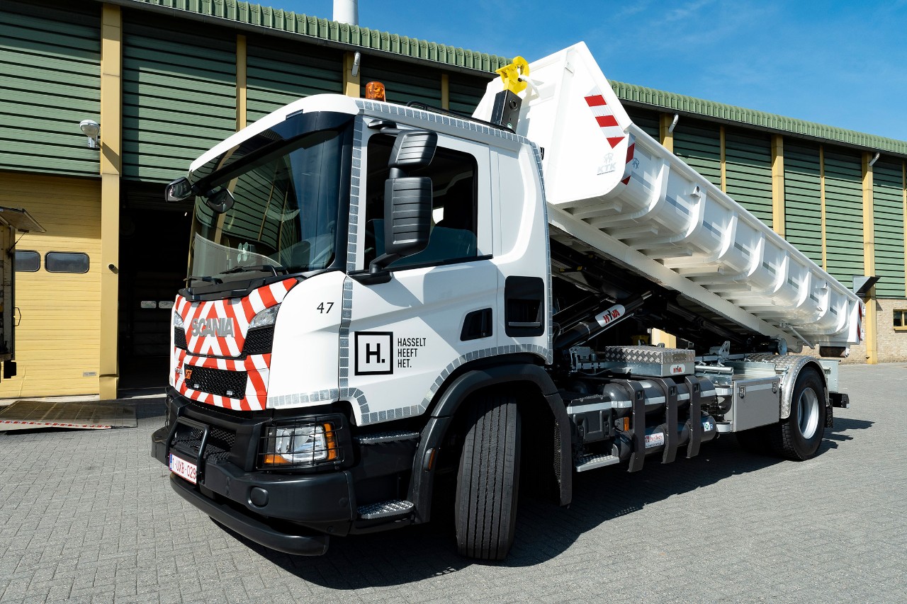 First Scania gas-powered version of XT delivered to Belgium