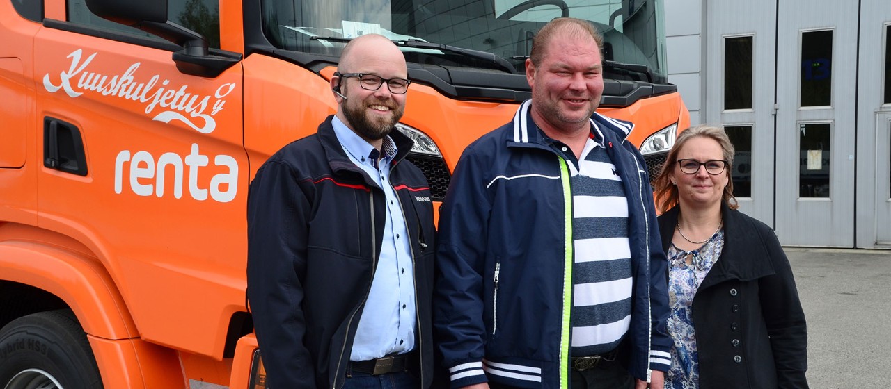 Finland’s first LNG truck with a plug-in battery crane