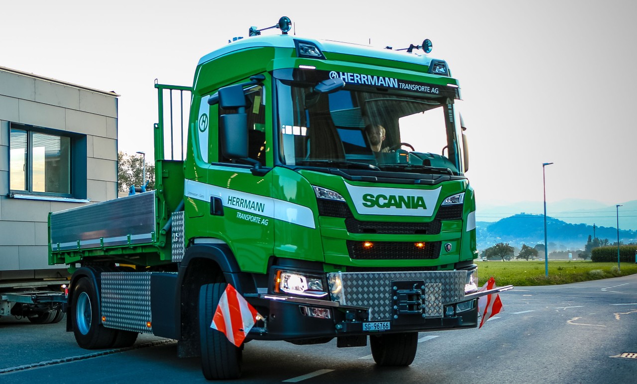 Herrmann´s tailormade G 500 – tractor and truck in one