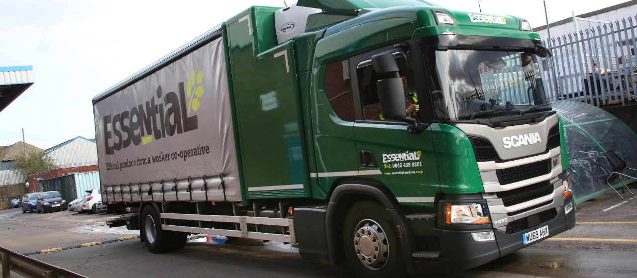 Scania P 220 with split temperature body keeps goods fresh