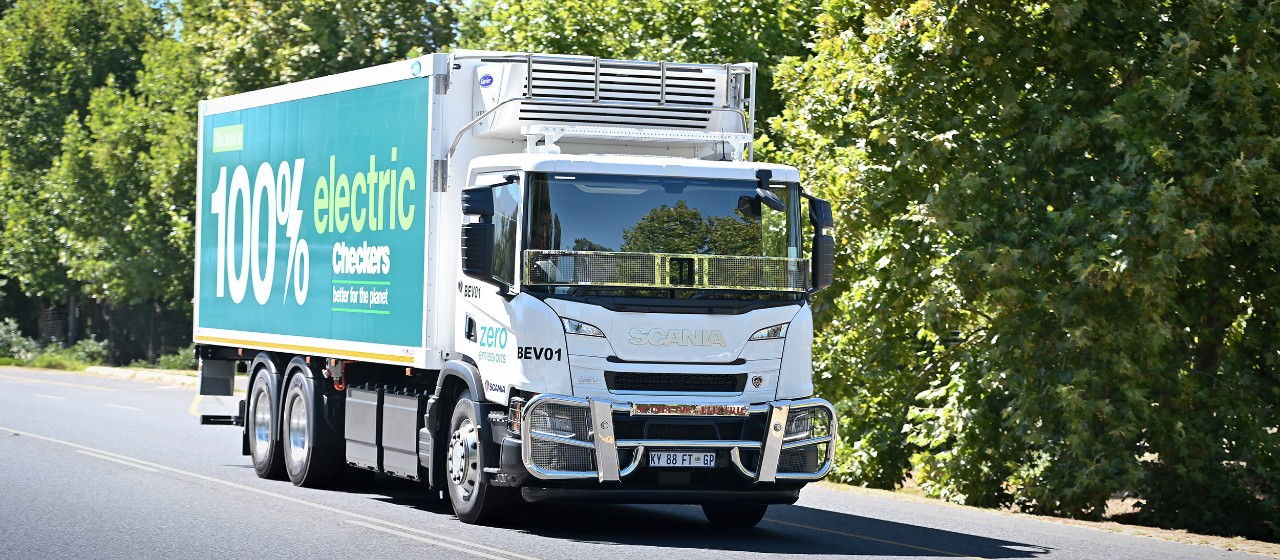  Scania’s electric truck runs steady on the roads in South Africa