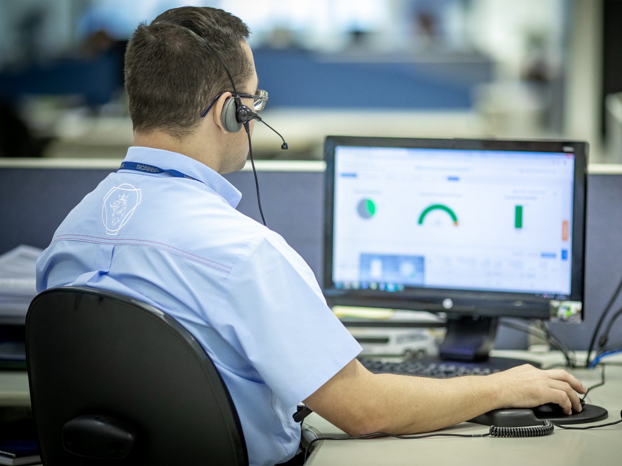  Service man working with computer