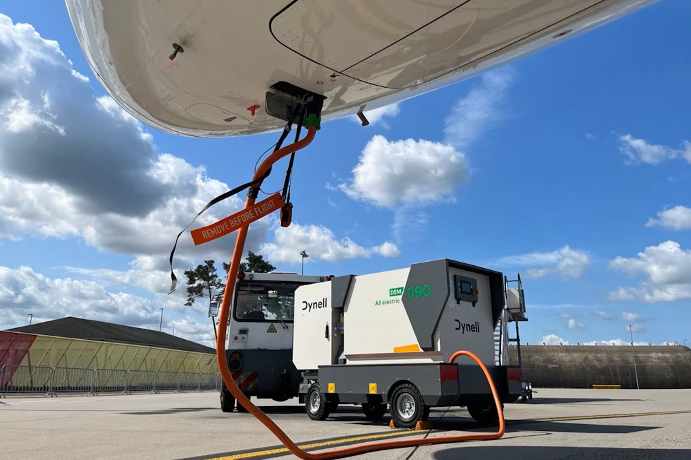 Refueling plane