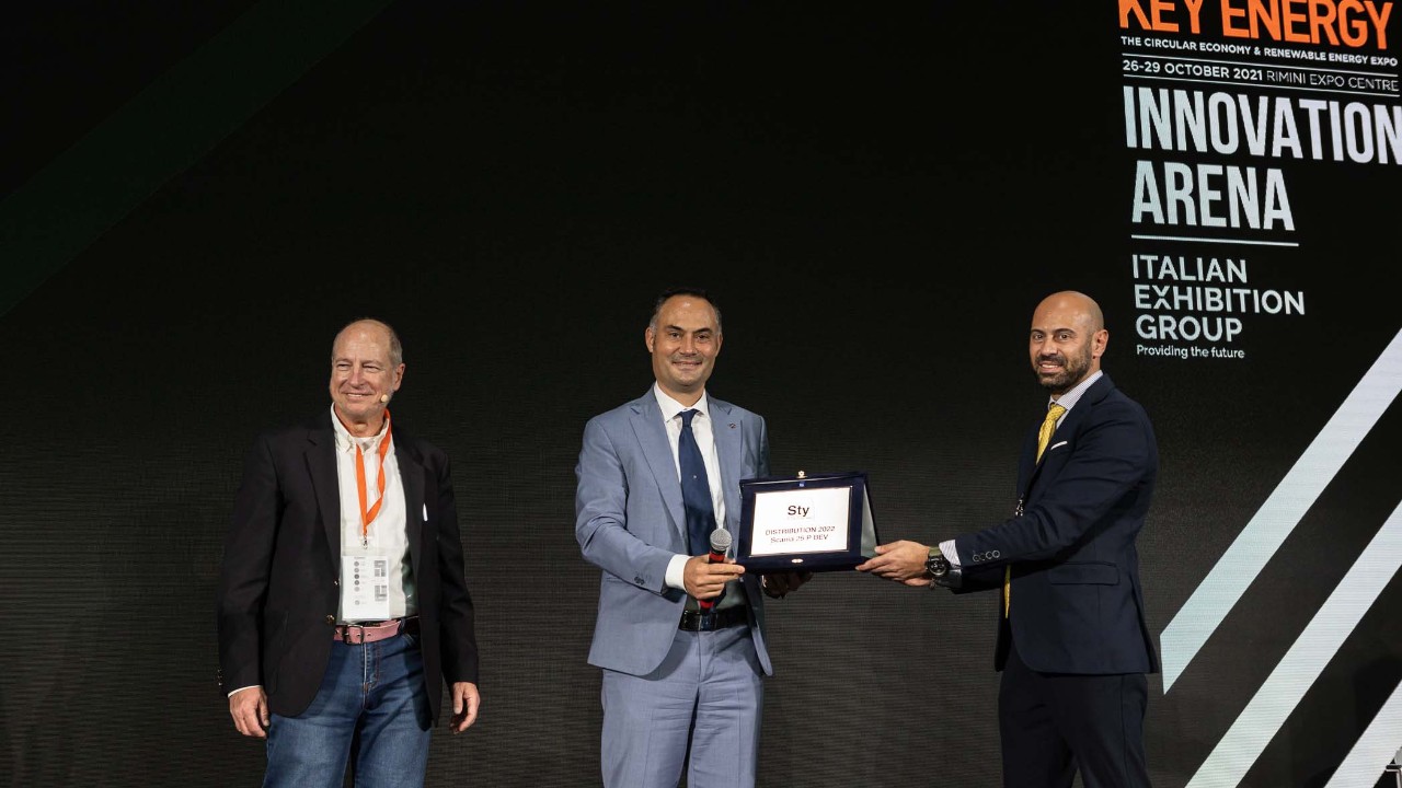 Lo SCANIA 25 P BEV vince il premio Sustainable Truck of the Year 2022 per la categoria Distribution