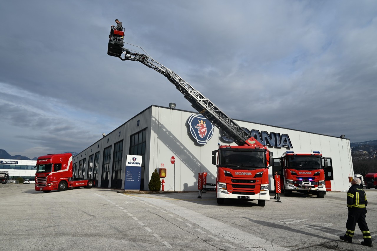 Due nuovi Scania, allestiti con la tecnologia di Rosenbauer, al servizio del Corpo dei Vigili del Fuoco Volontari di Pozza di Fassa.