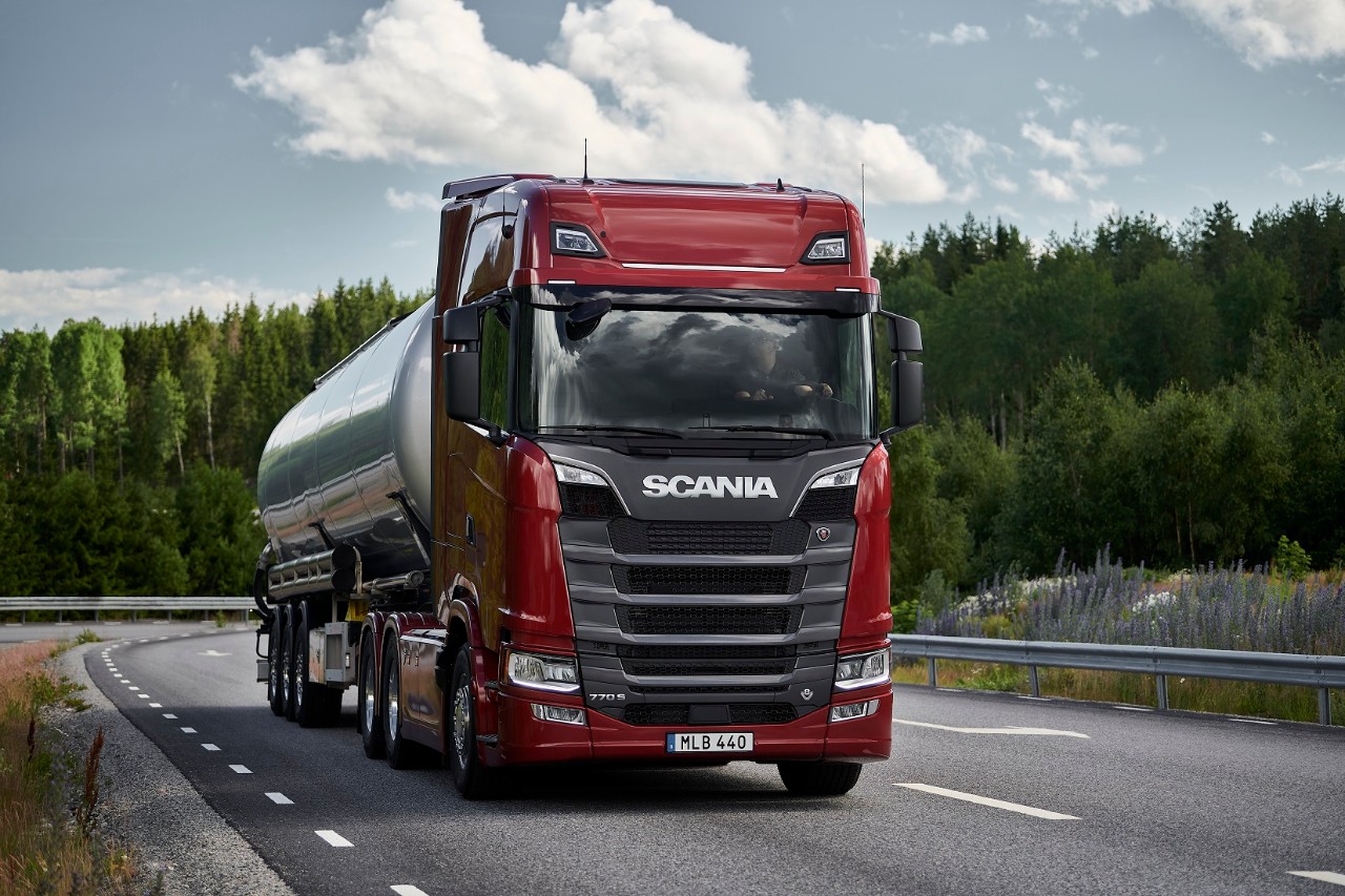 Scania V8 si rifà il look: creata una livrea esclusiva per celebrare la nuova gamma V8