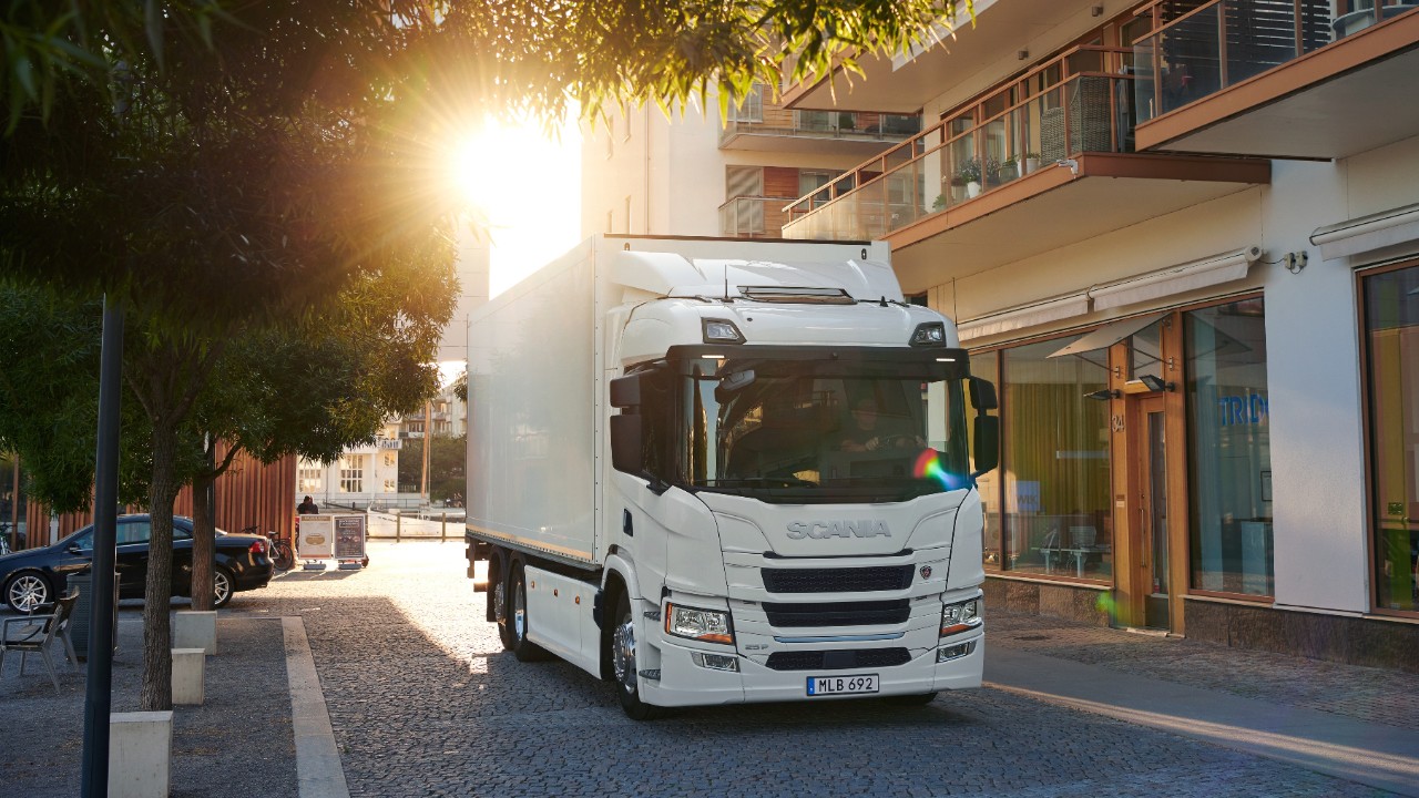 Scania pubblica la valutazione  del ciclo di vita dei veicoli elettrici a batteria