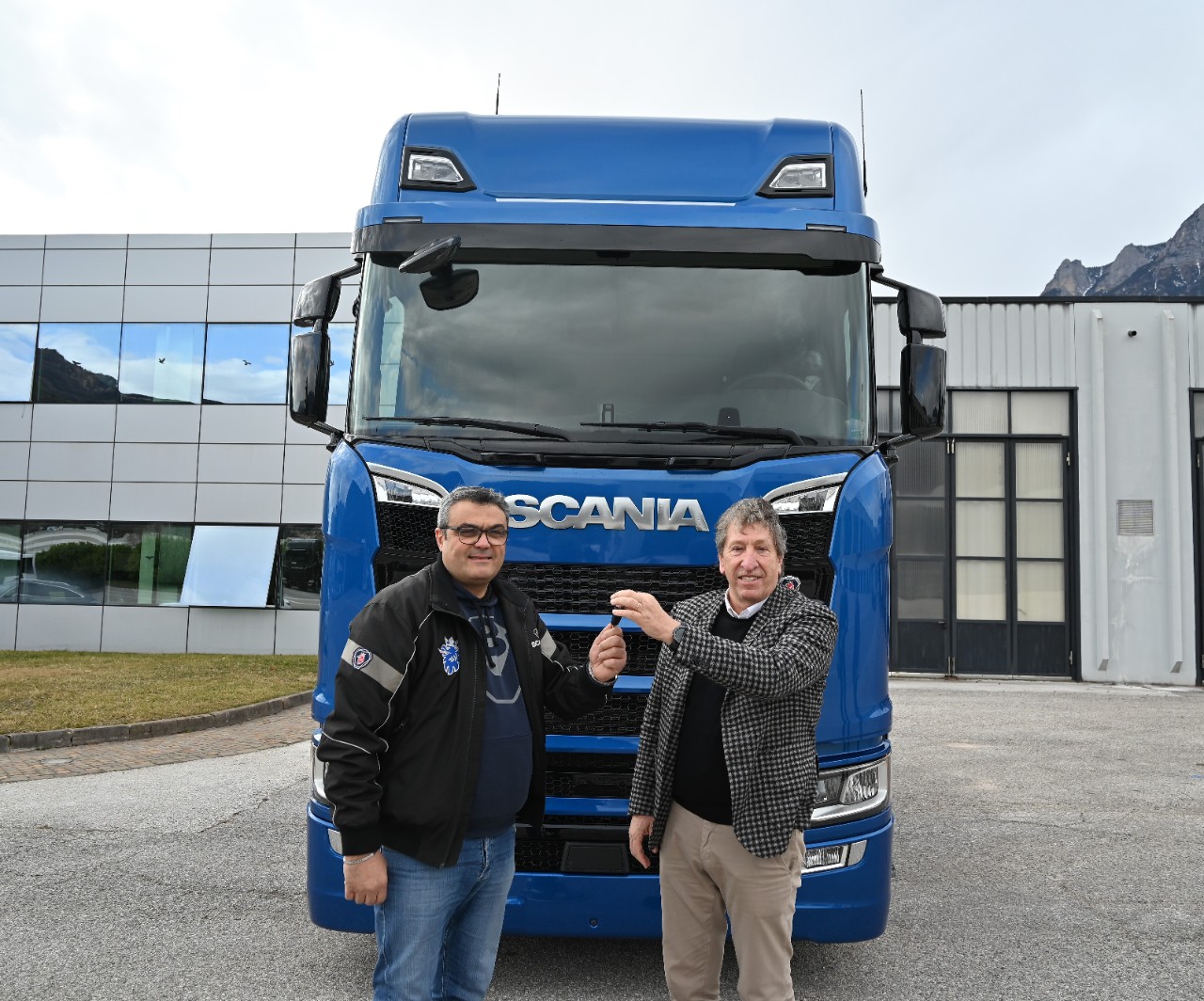 Uno Scania 770S per Falanga Trasporti