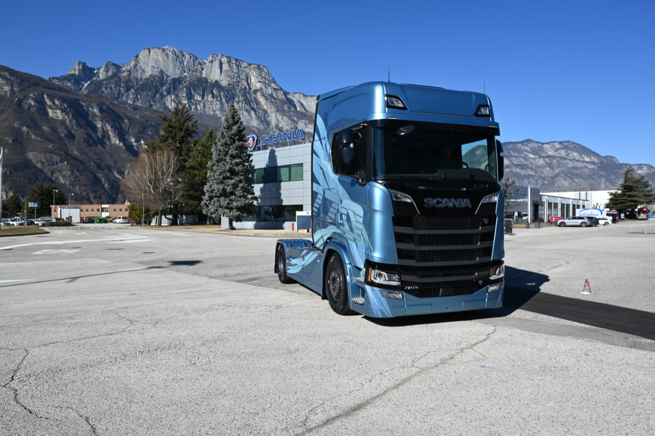 Uno Scania V8 Frostfire per Rocco Trasporti