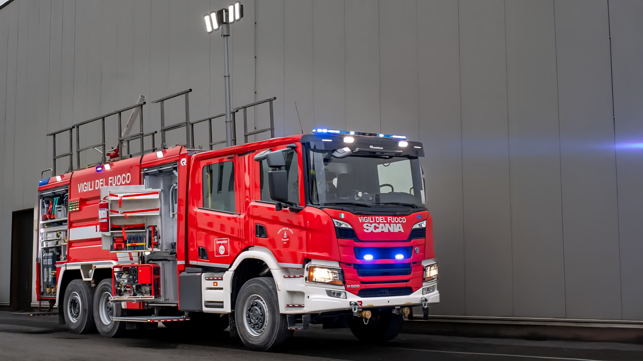 Mezzo speciale Scania vigili del fuoco Lavis 