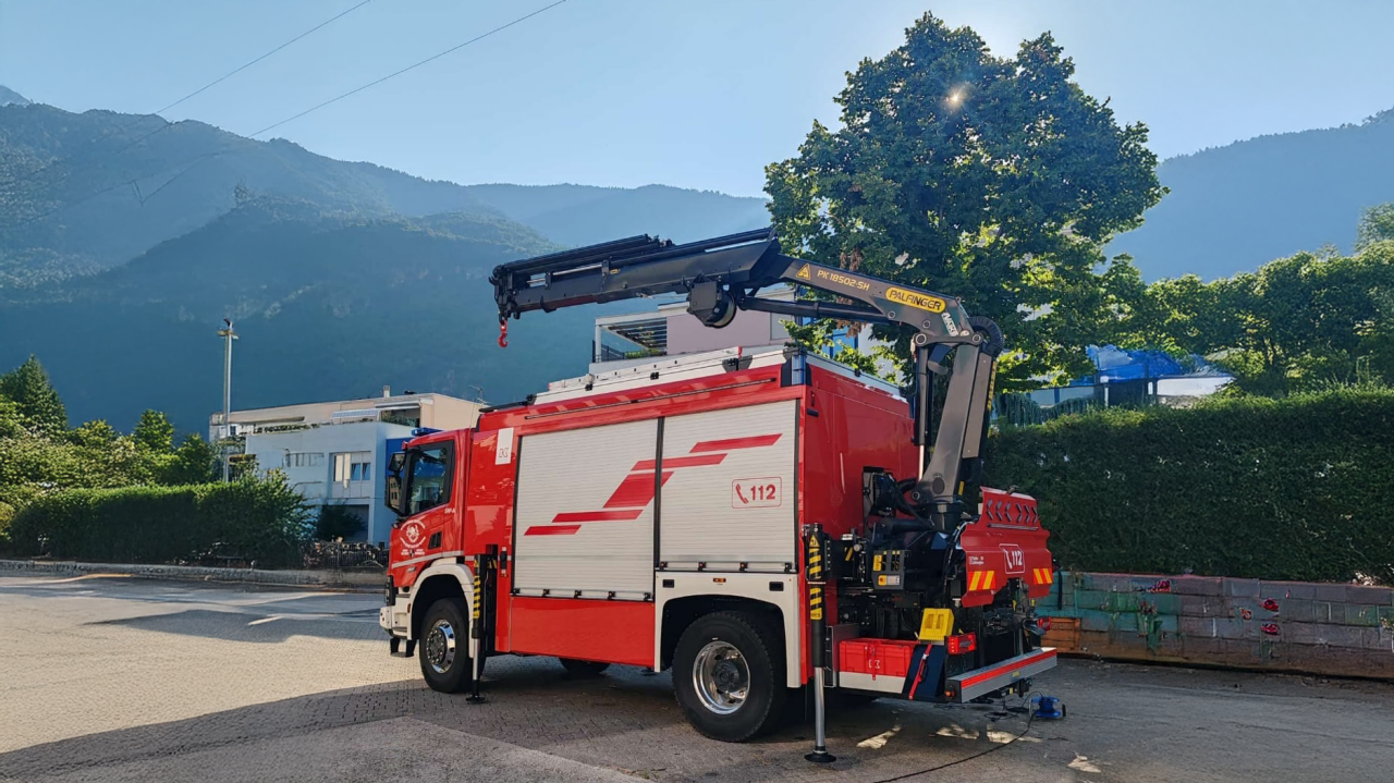 Mezzo speciale Scania vigili del fuoco Monguelfo