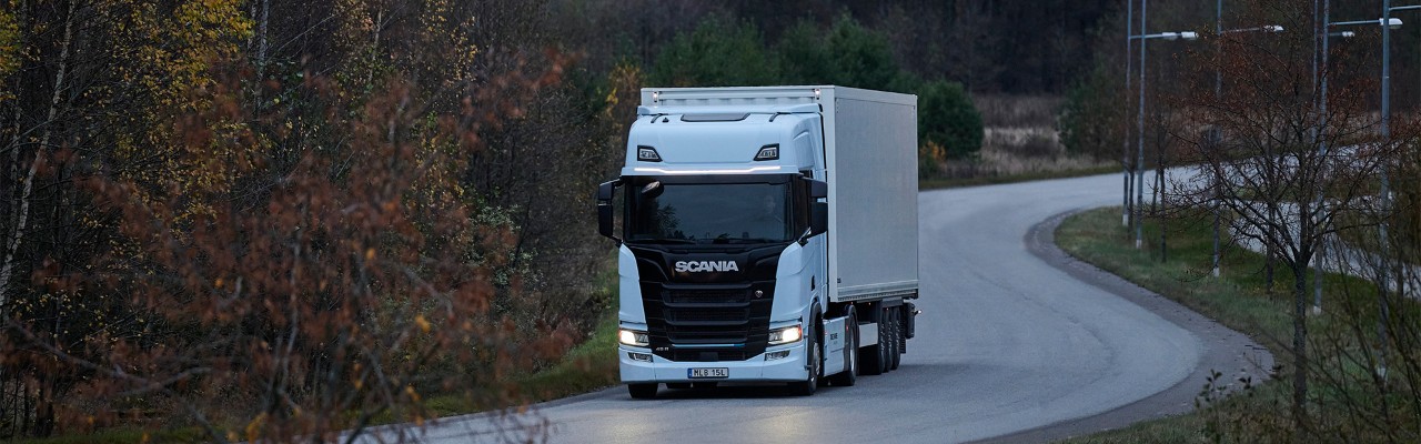 „Scania 45 R BEV 4x2 Highline“, gabenantis bendro pobūdžio krovinius