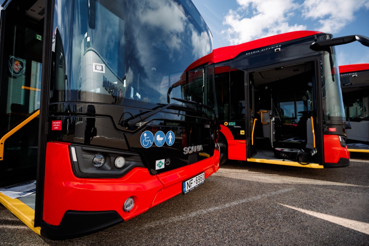 Scania Latvia piegādā 20 saspiestās gāzes autobusus uzņēmumam AS “Daugavpils satiksme”