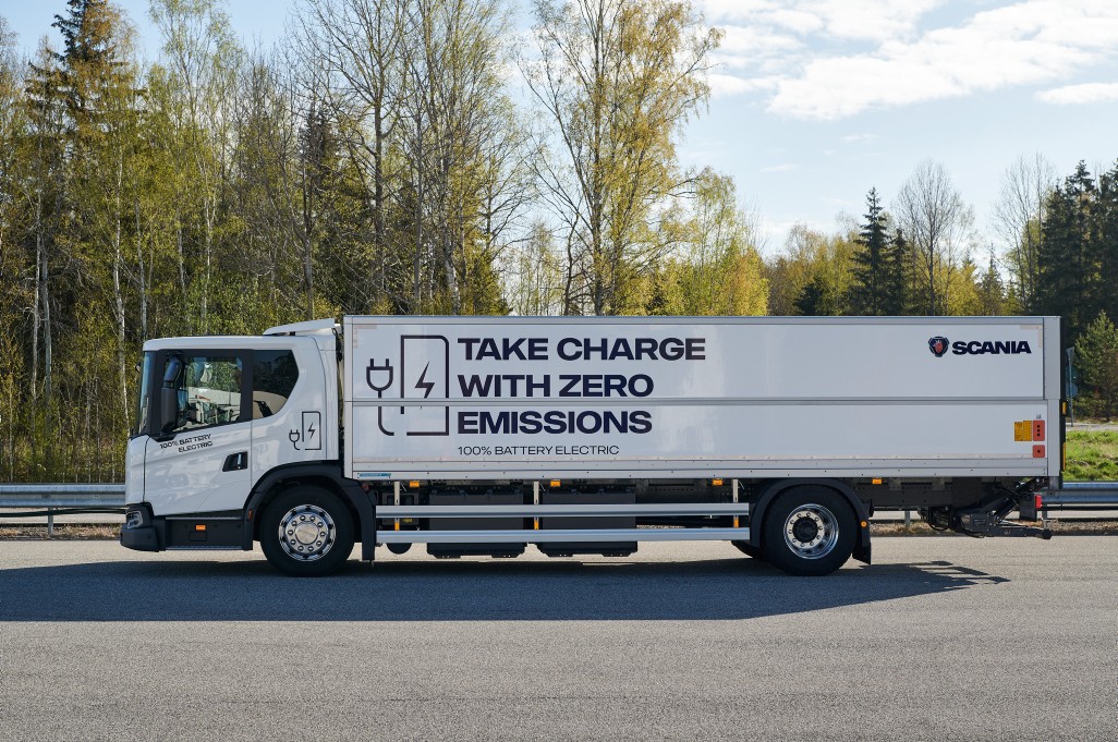 No veikaliem līdz pašvaldībām: kravas auto Eiropā kļūst elektriski
