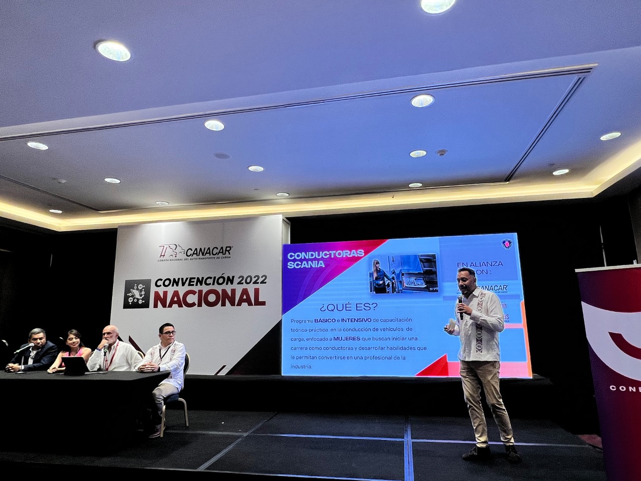 SCANIA CONTINÚA CON PASO FIRME EN EL CAMINO POR ABRIR MÁS ESPACIO A LAS MUJERES EN EL TRANSPORTE