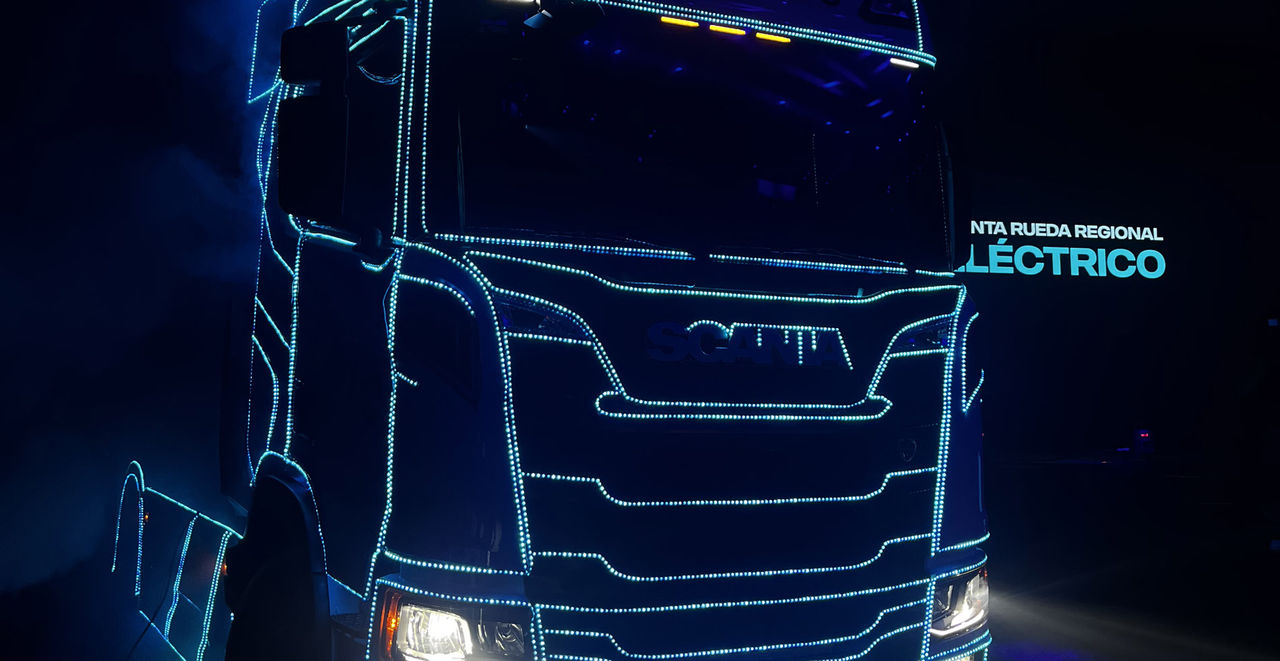 El primer camión quinta rueda Scania en Latinoamérica es presentado en México
