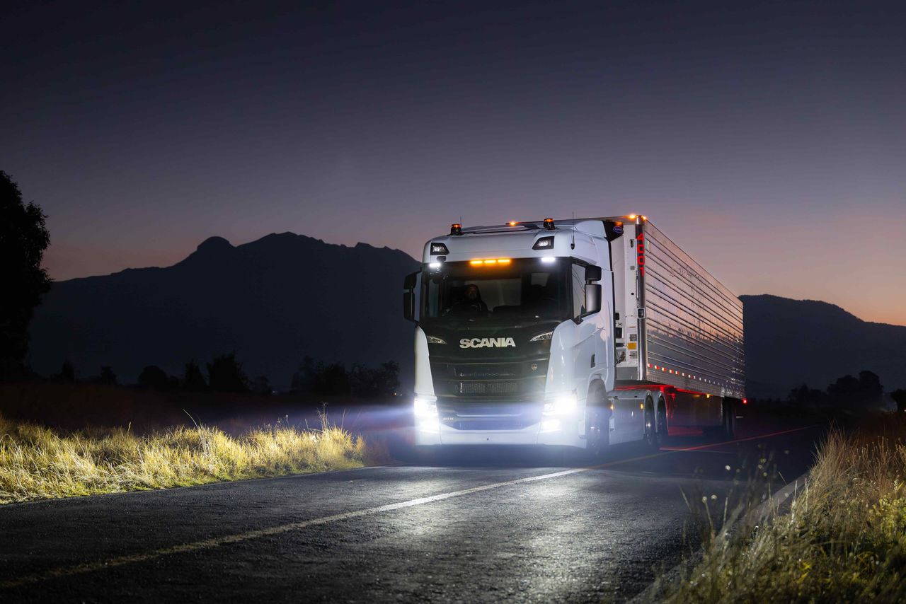 Camión eléctrico Scania quinta rueda