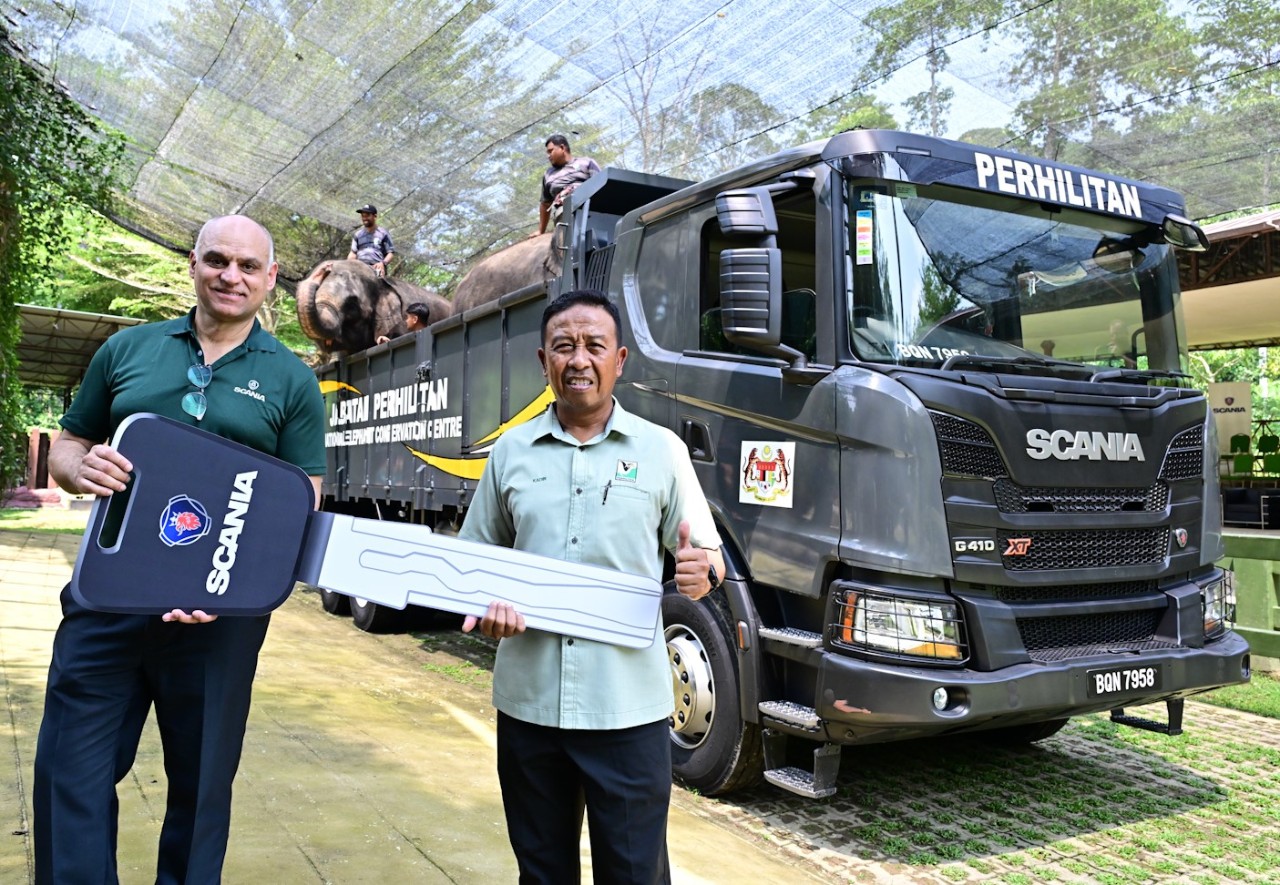 PERHILITAN TAKES DELIVERY OF THEIR FIRST SCANIA XT TRUCK FOR THE TRANSPORTATION OF ENDANGERED ELEPHANTS IN TOUGH AND CHALLENGING ENVIRONMENTS