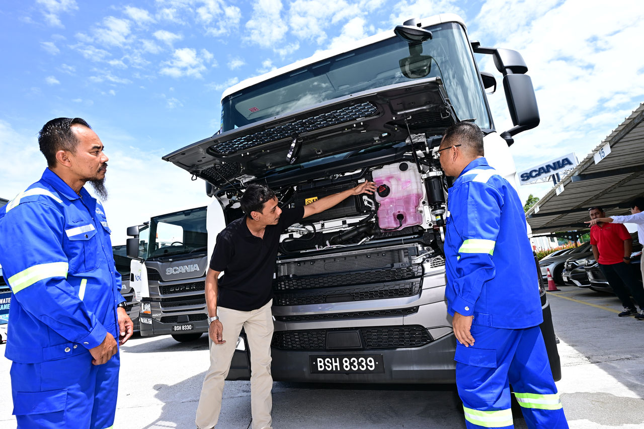 First Scania Super for Bulk ADR Transport equipped with ADAS