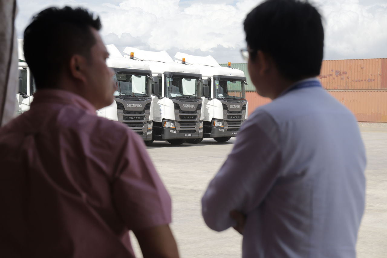 “I would like to congratulate Sin Hock Soon Group for being at the forefront of driving the shift towards a sustainable transport system. The Scania Super will continue to enhance profitability and sustainability for their business and customers. Additionally, safety remains a priority, as the Super now comes standard with Side Curtain Airbags and a Steering Wheel Airbag, alongside safety features like Electronic Brake System (EBS) with Anti-Lock Braking System (ABS) and Traction Control, to ensure the safety of their drivers and other road users,” says Mr Gary Chin.