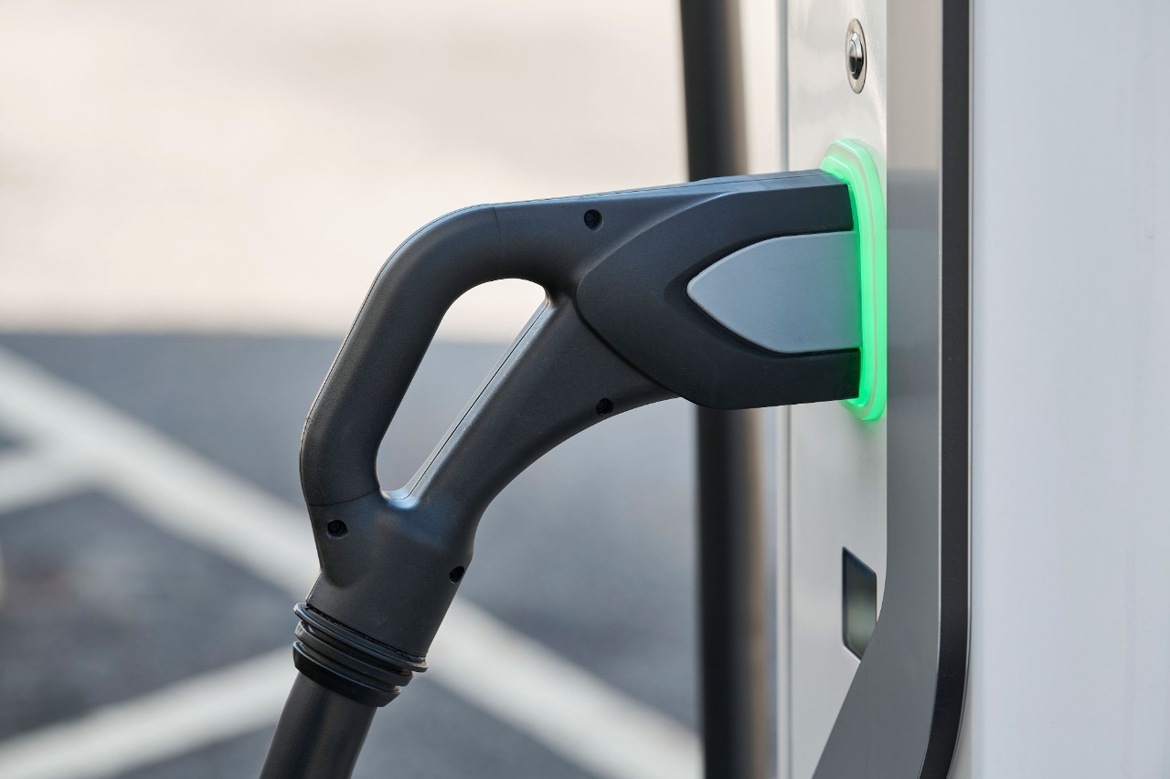 Truck charging connector 