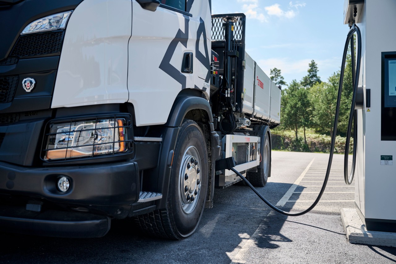 Electrick truck active charging