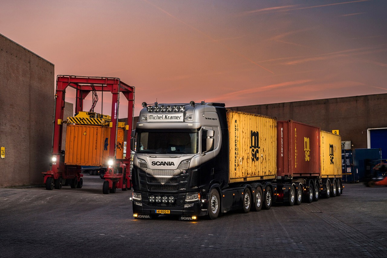 Michel Kramer ziet Abraham in nieuwe Scania 770S V8 