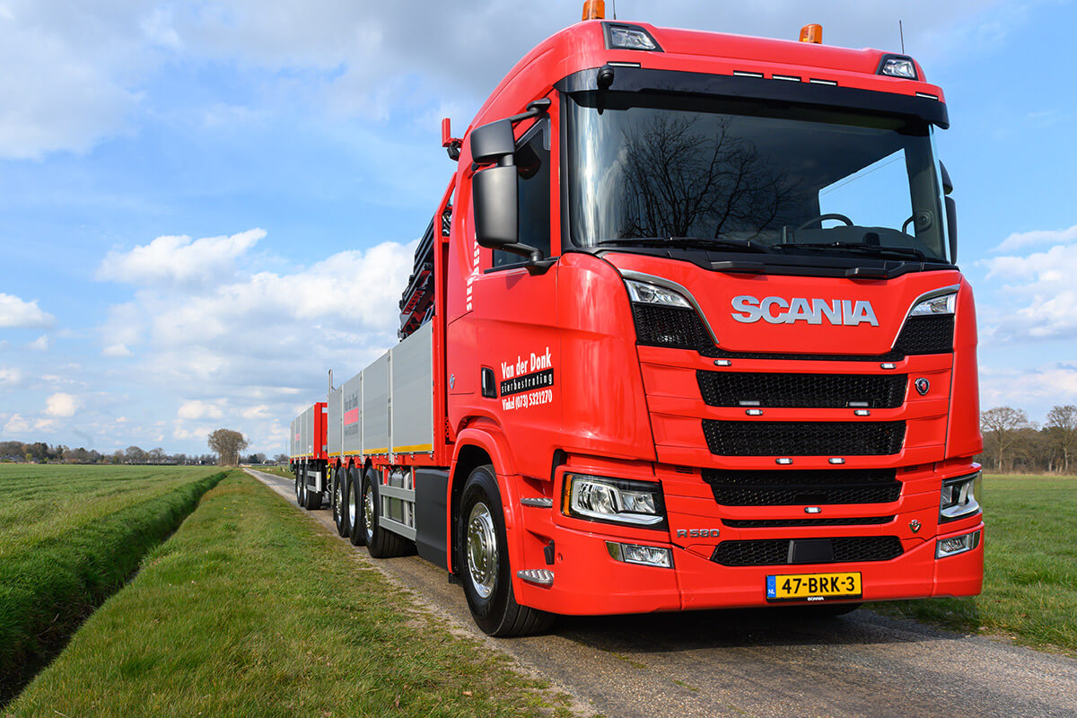 Van der Donk  Sierbestrating uit Vinkel Scania