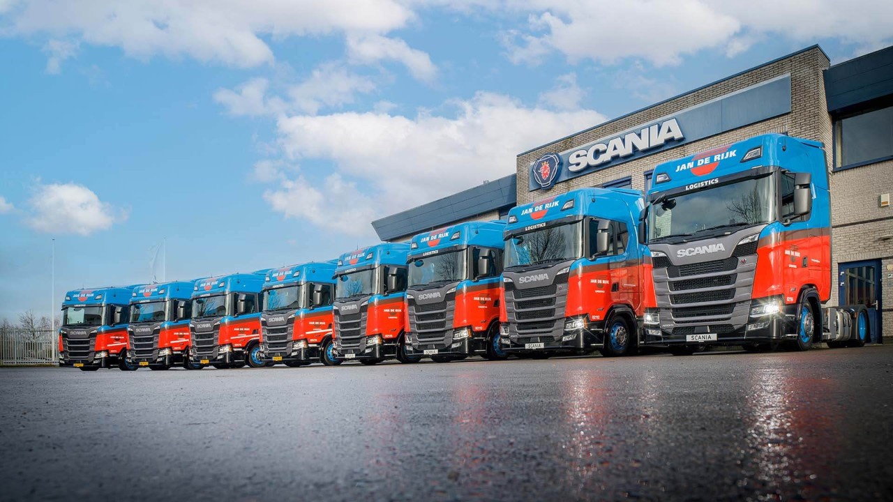 Jan de Rijk breidt uit met acht lage Scania trekkers