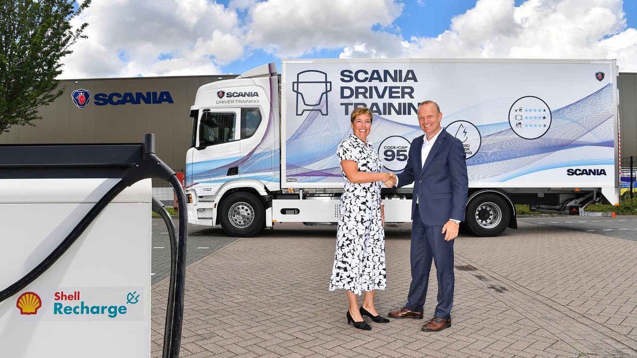 Scania Benelux en Shell installeren openbare laadinfrastructuur via het Scania Dealernetwerk 