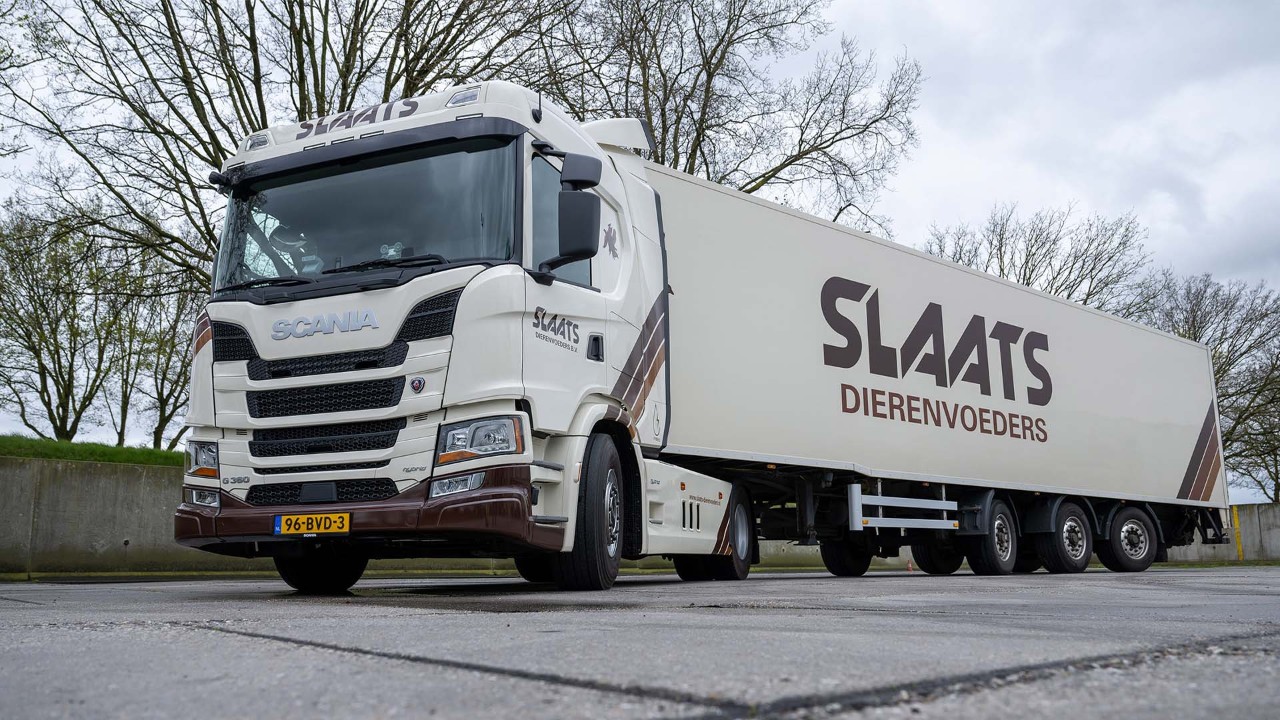 Slaats dierenvoeder Scania hybrid