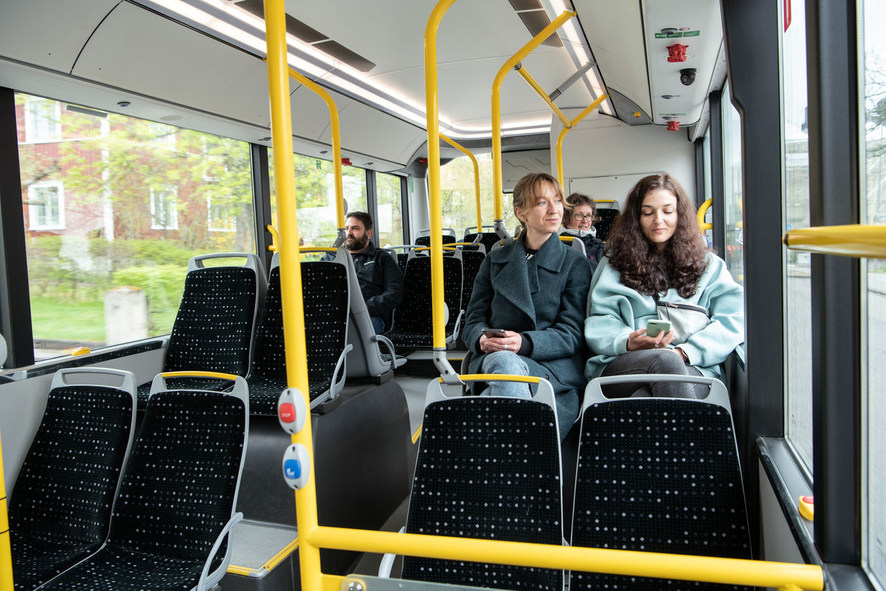 Bytransport passasjerer i buss