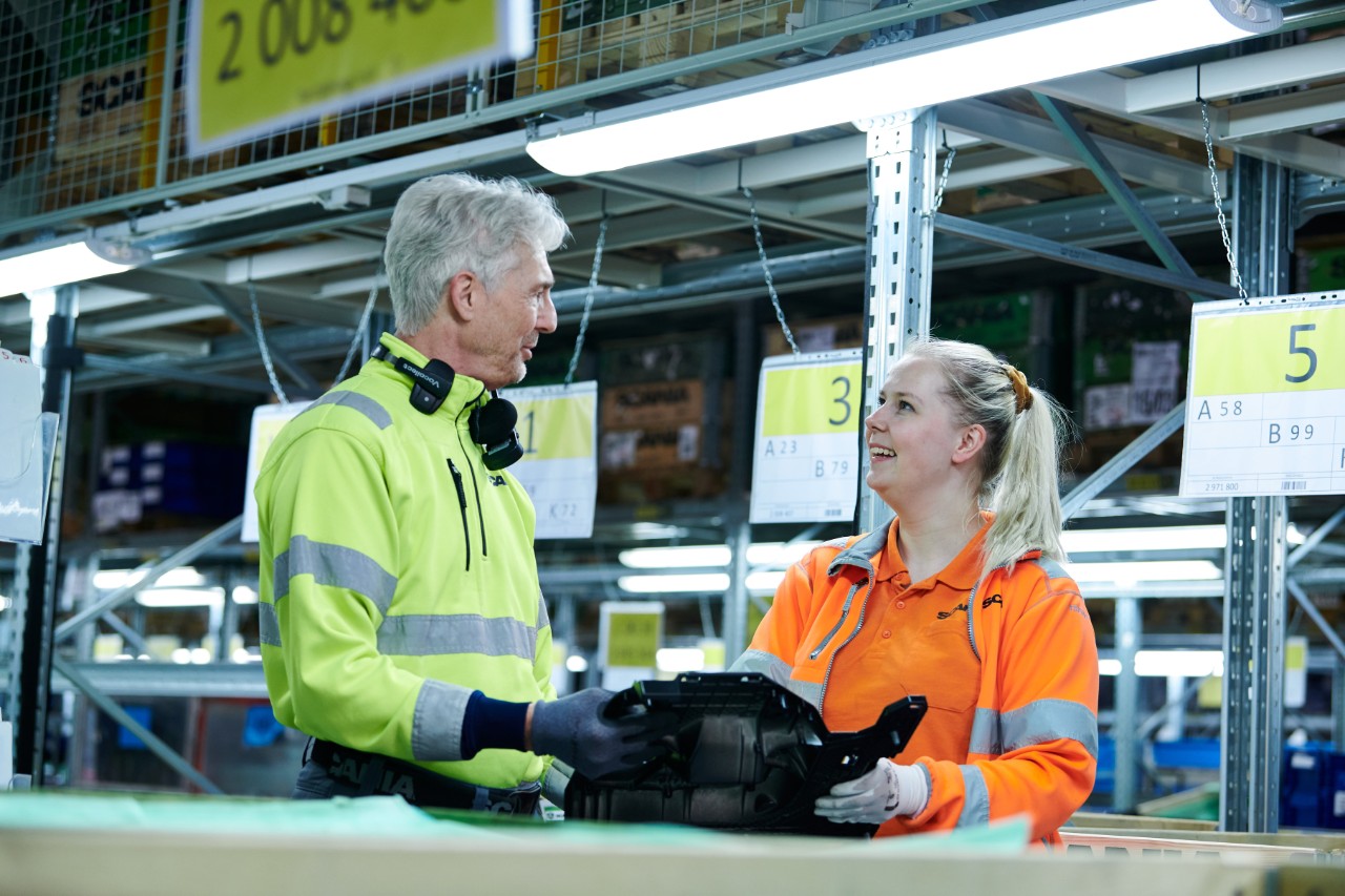 Karriärvägar som logistiktekniker på Scania Oskarshamn