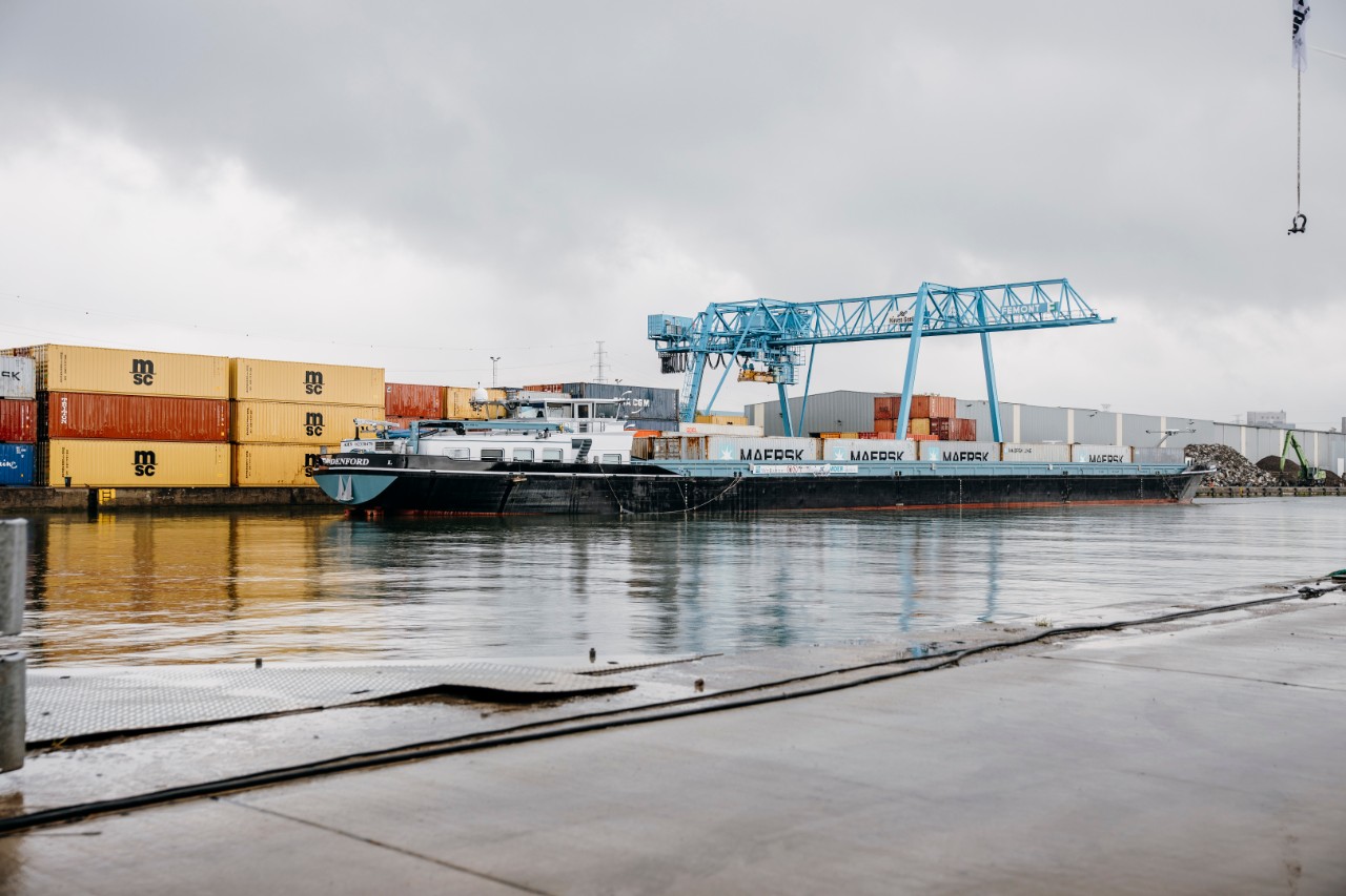 Scania schakelt over naar binnenvaart